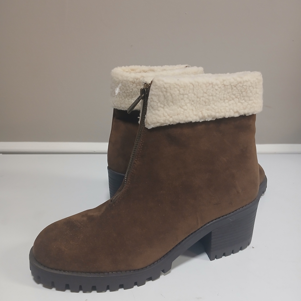 Brown Suede Feel Sherpa Lined Zip Front Ankle Boots 10 NWOT